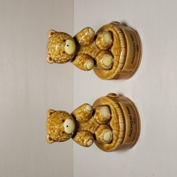 Vintage Algonquin Park Ont Bear salt and pepper shakers - Picture 1 of 8